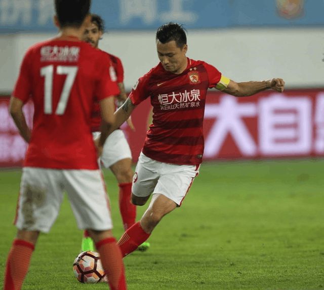 利记官网-苏宁主场大胜大连人，继续保持不败纪录