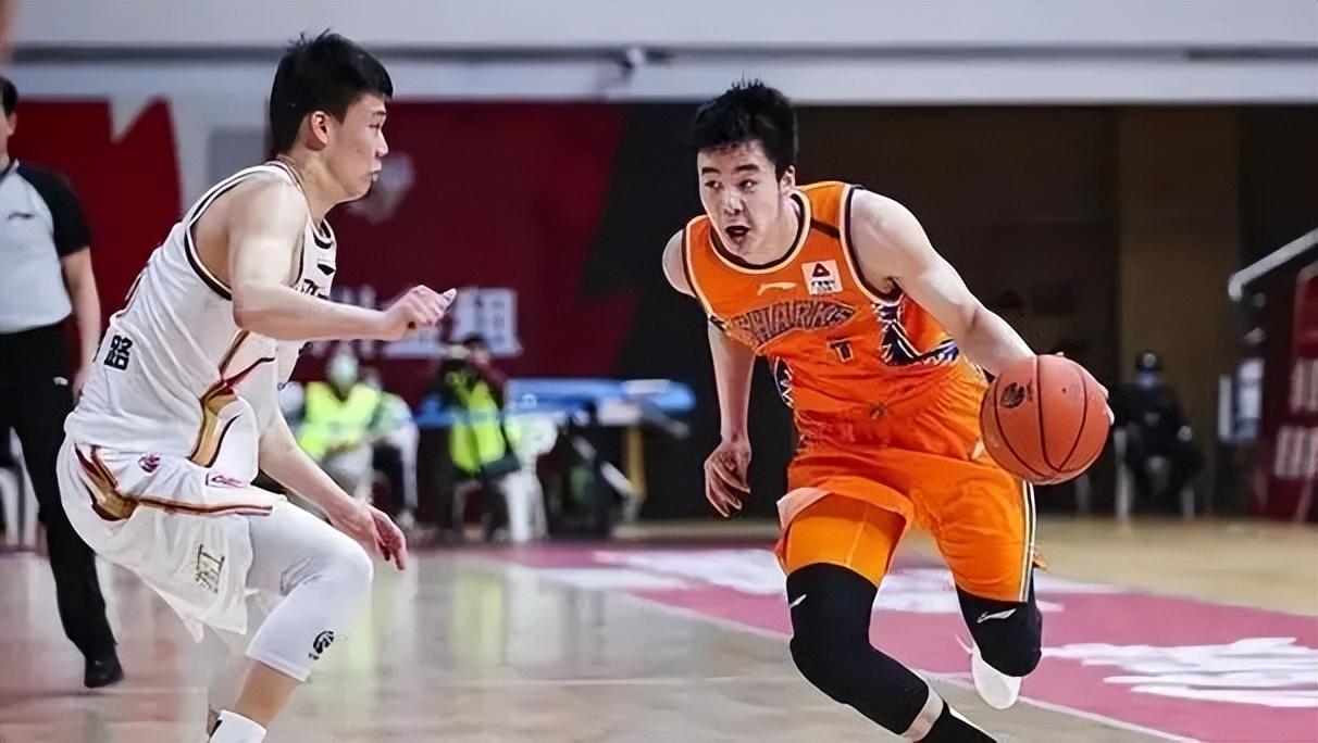 利记官网-上海男篮队员状态低迷，需提振信心备战