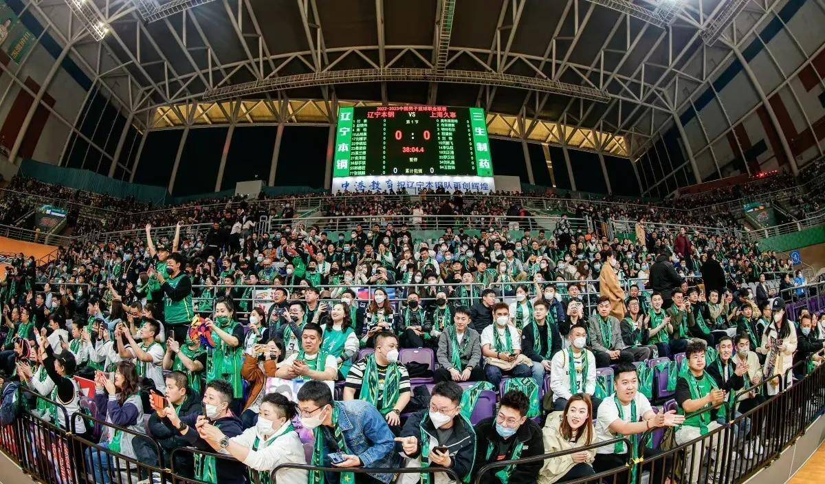 利记官网-比赛现场气氛高涨,球迷们观望未来