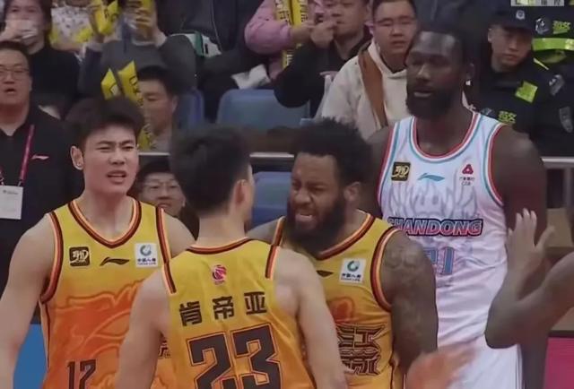 山东队击败通化男篮，积分榜优势逐渐扩大