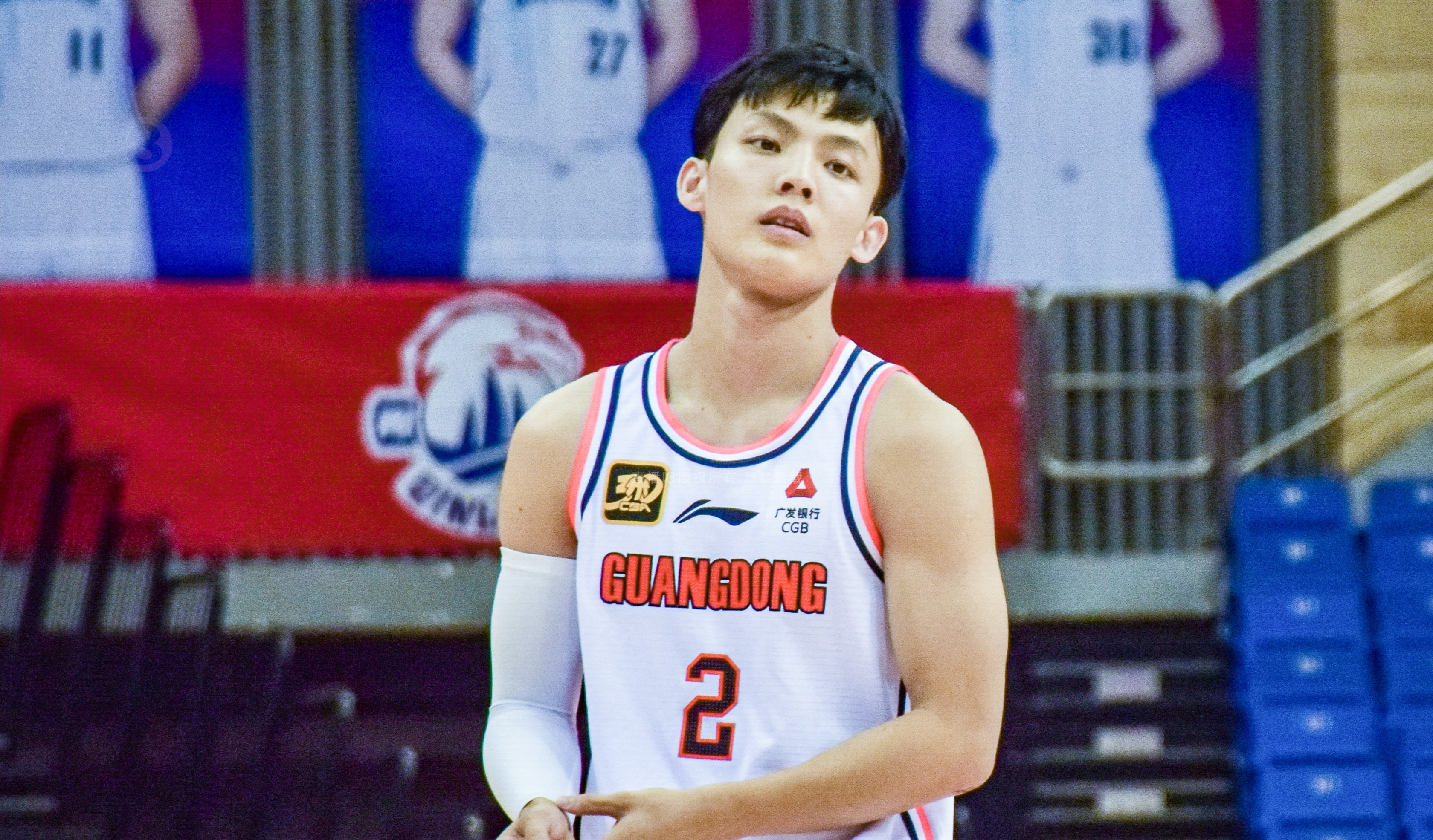 广东男篮轻取浙江队，卫冕之路艰难