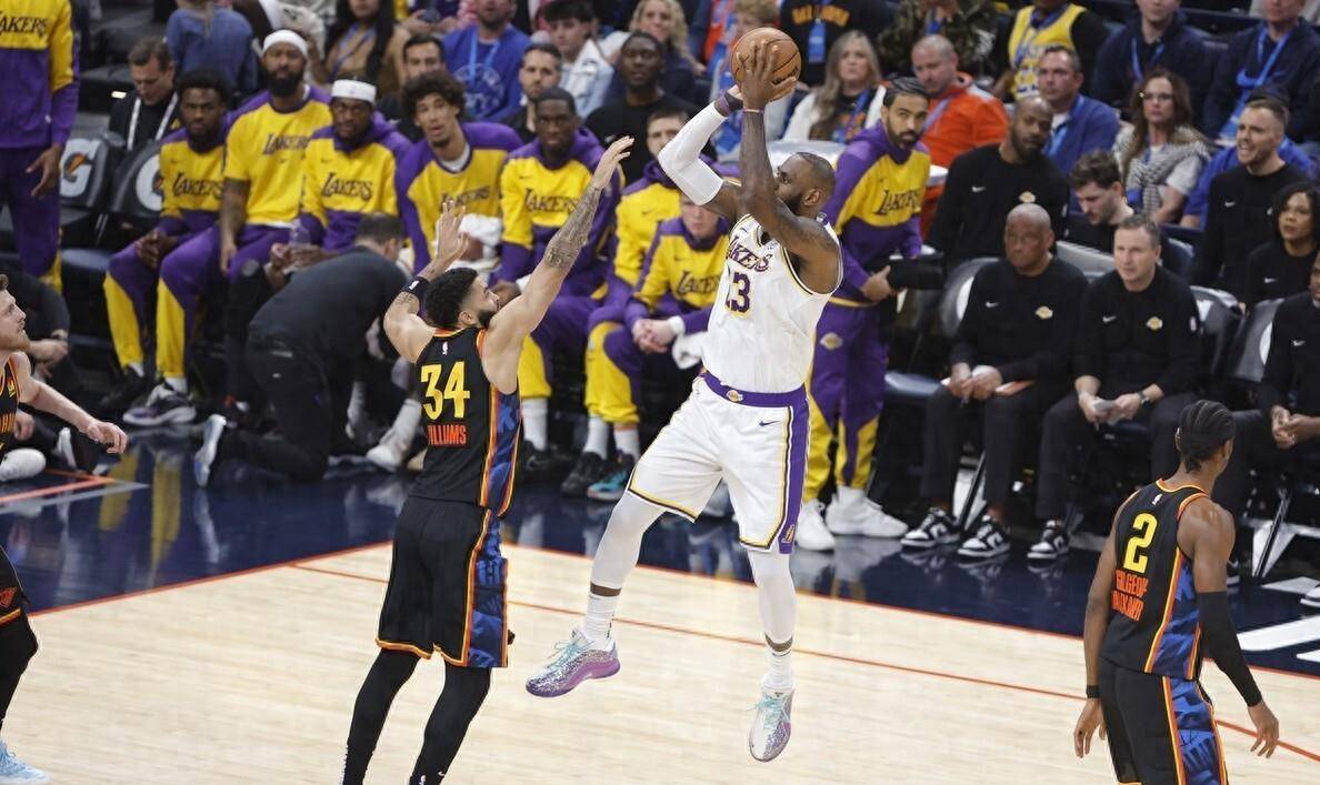 火箭险胜雷霆，东契奇砍28分