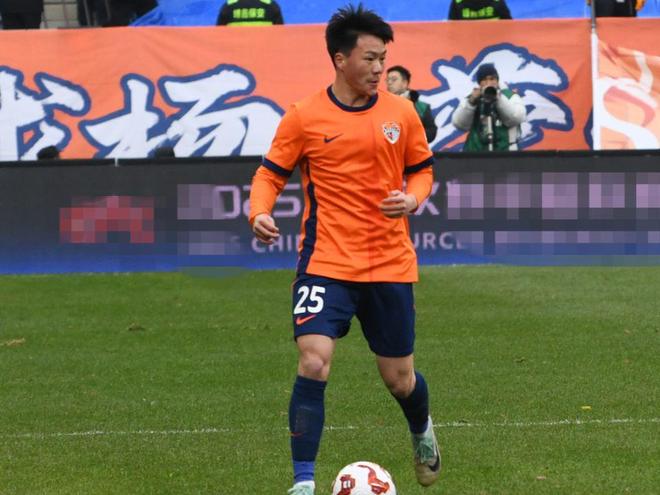 利记官网-青岛中能队在比赛中取得关键胜利，士气高涨