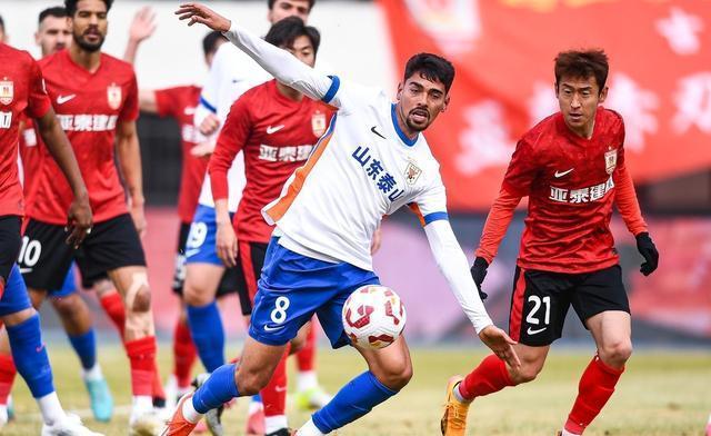 中超球队签下当红球星,引发球迷狂欢 中超球队签下当红球星,引发球迷狂欢