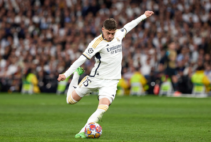 莱加内斯防守端出色,稳固球队胜利 莱加内斯防守端出色,稳固球队胜利