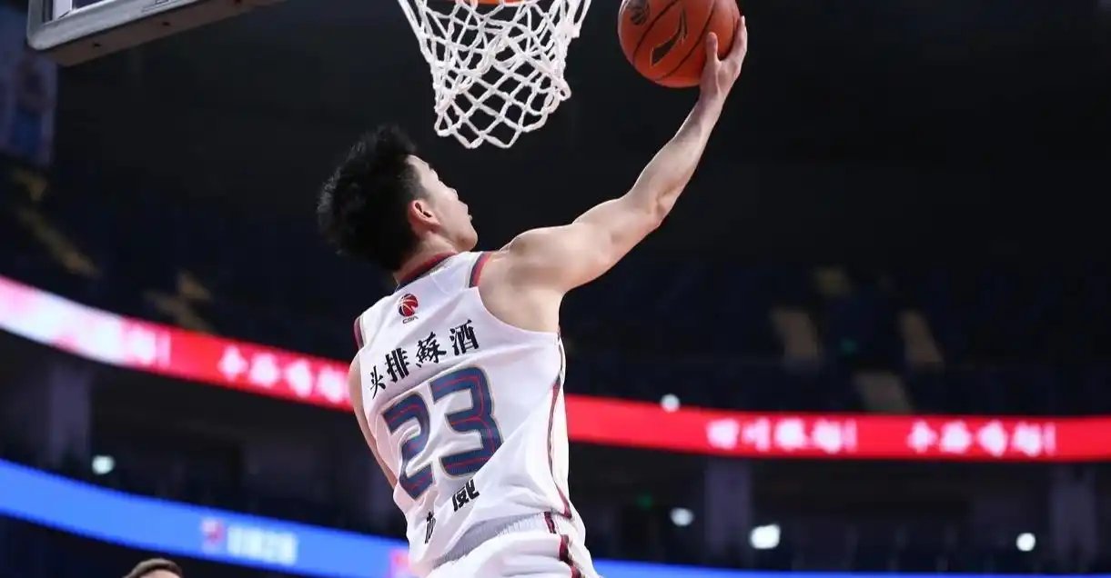 挑战巅峰:外籍教练带领球队冲击联赛前四 挑战巅峰:外籍教练带领球队冲击联赛前四