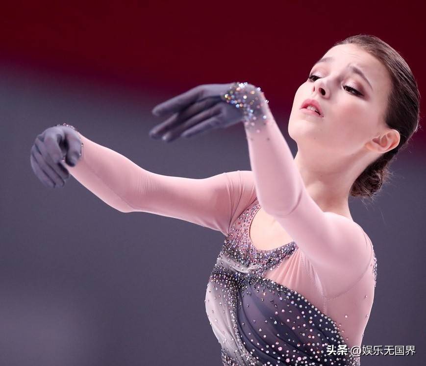 俄罗斯啦啦队表现出色,精彩表演备受好评 俄罗斯啦啦队表现出色,精彩表演备受好评