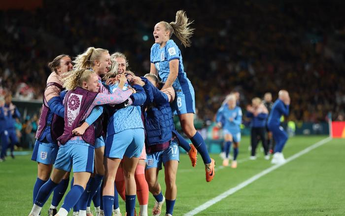 英格兰队在关键比赛中获得胜利