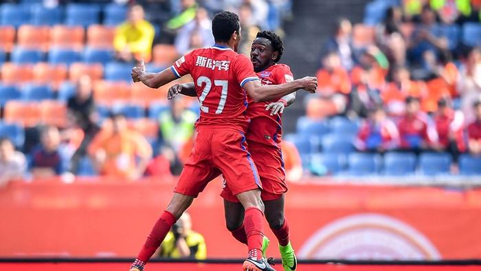 广州恒大取胜重庆斯威,继续保持领先地位 广州恒大取胜重庆斯威,继续保持领先地位