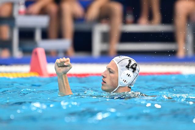 塞尔维亚选手夺得游泳比赛男子200米蛙泳冠军