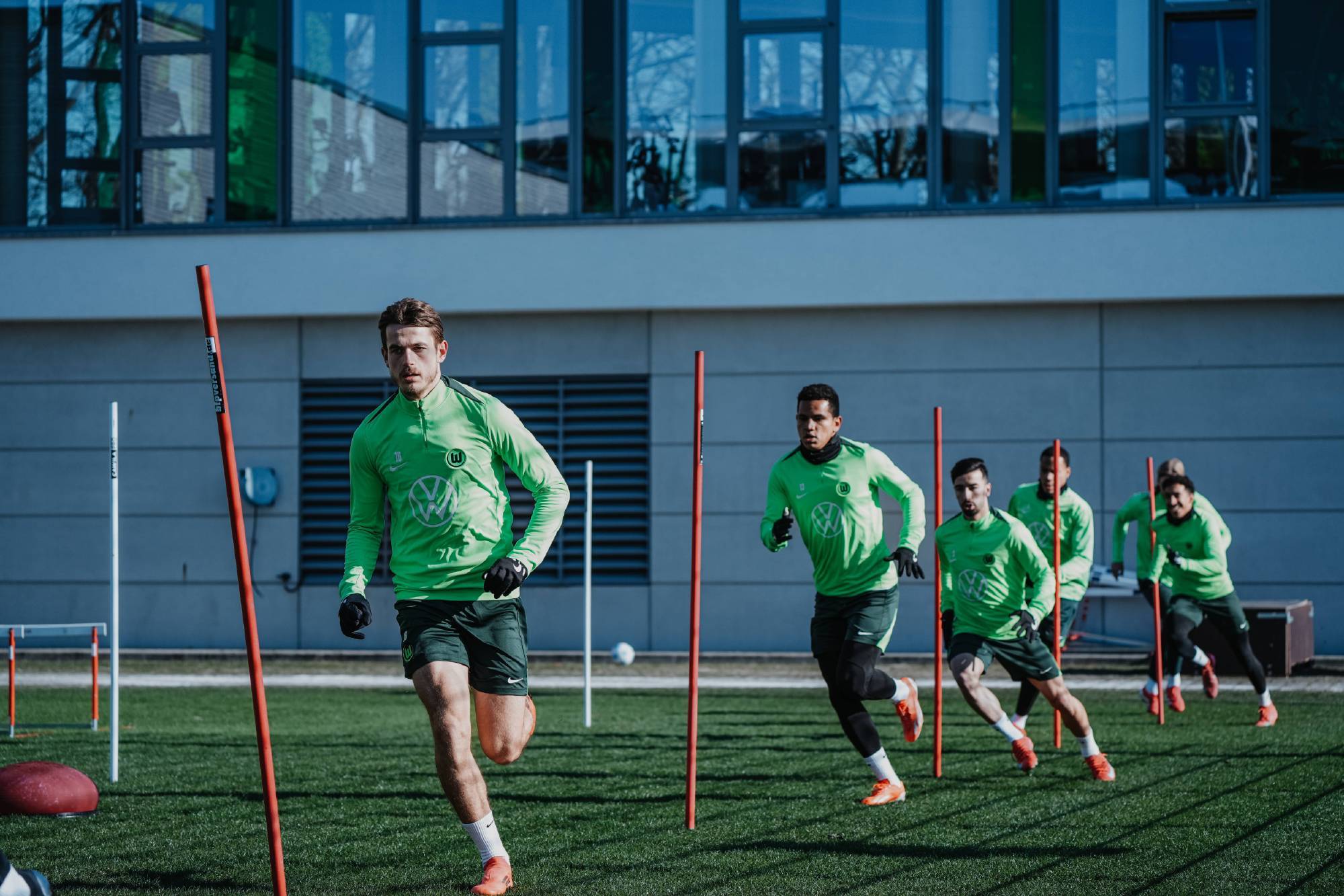 沃尔夫斯堡客场作战,一举击败对手 沃尔夫斯堡客场作战,一举击败对手