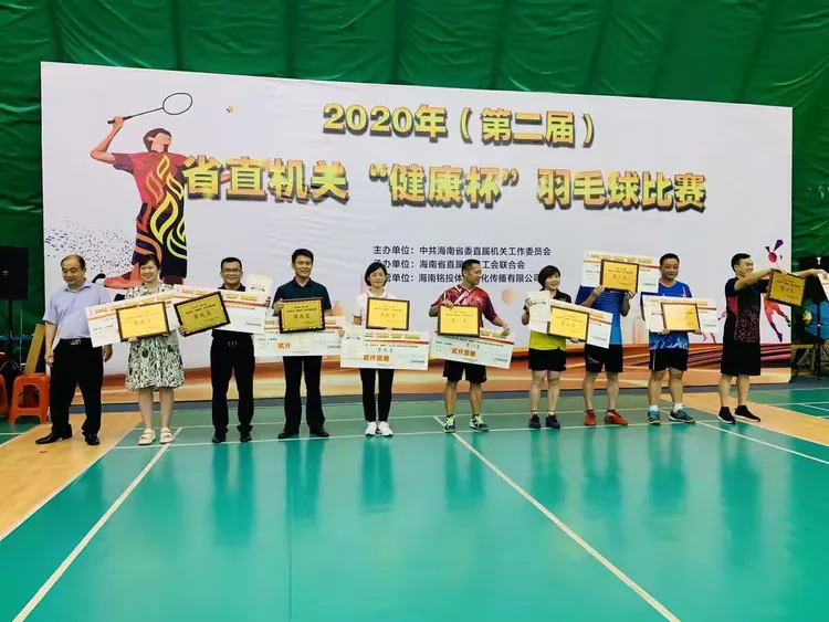 泰国羽毛球队斗志昂扬，赢得比赛胜利