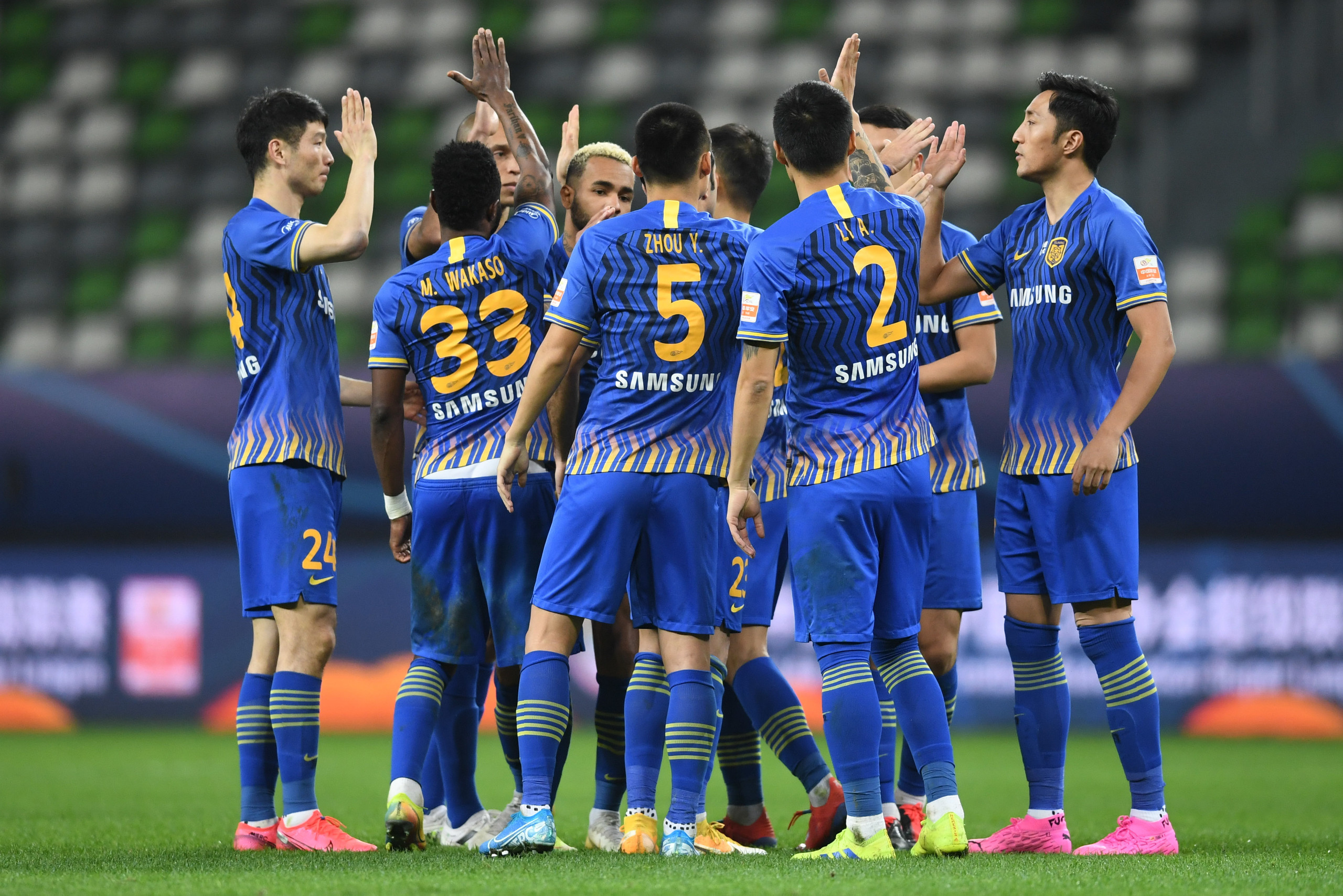 利记平台-江苏苏宁队员团结一心，实现连胜