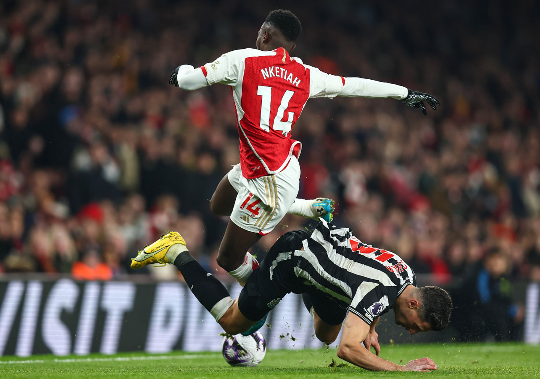 瓦朗谢纳主帅调整阵容,力保不败战绩 瓦朗谢纳主帅调整阵容,力保不败战绩