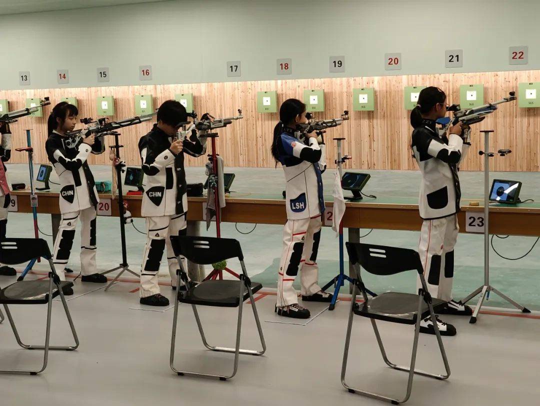 捷克代表团在射击比赛中表现出色