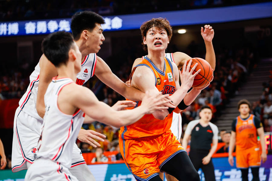 利记官网-河南绿牌男篮在主场战胜上海大鲨鱼队