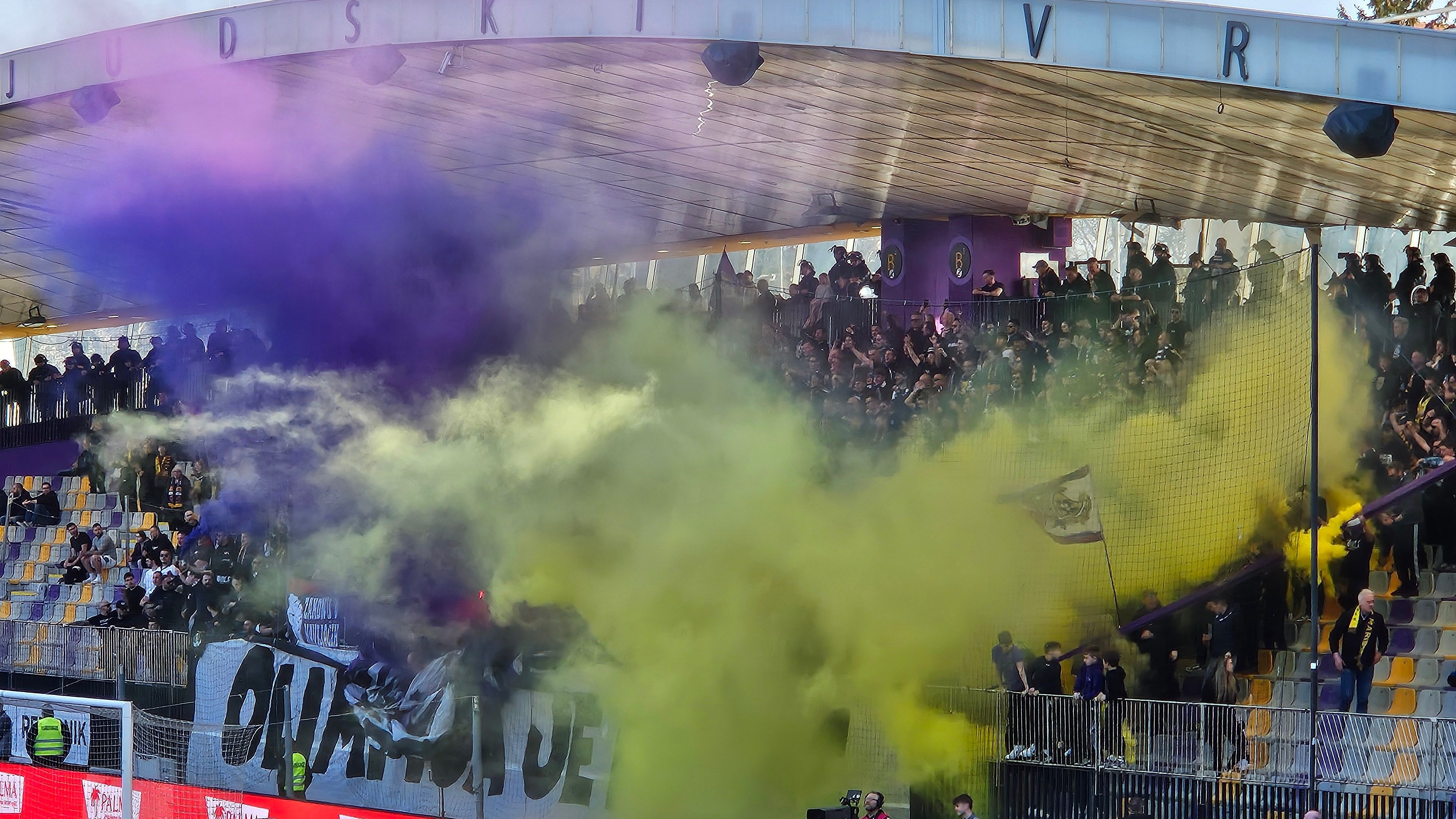 利记官网-火爆展开！球场上演精彩比拼，谁能拔得头筹？