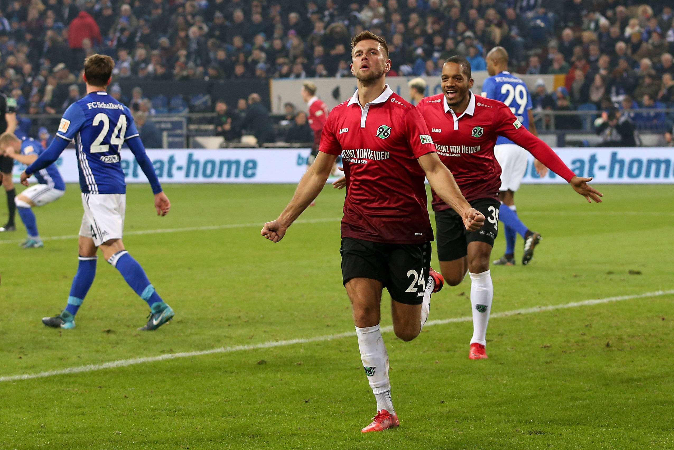 利记官方网站-莱比锡红牛客场不敌沙尔克04，遭遇连败