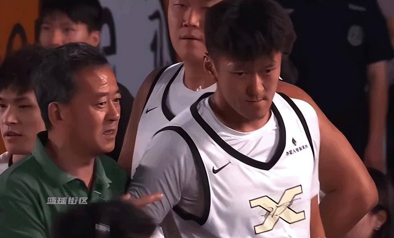 利记官网-贵州男篮获胜在望，球迷热情支持