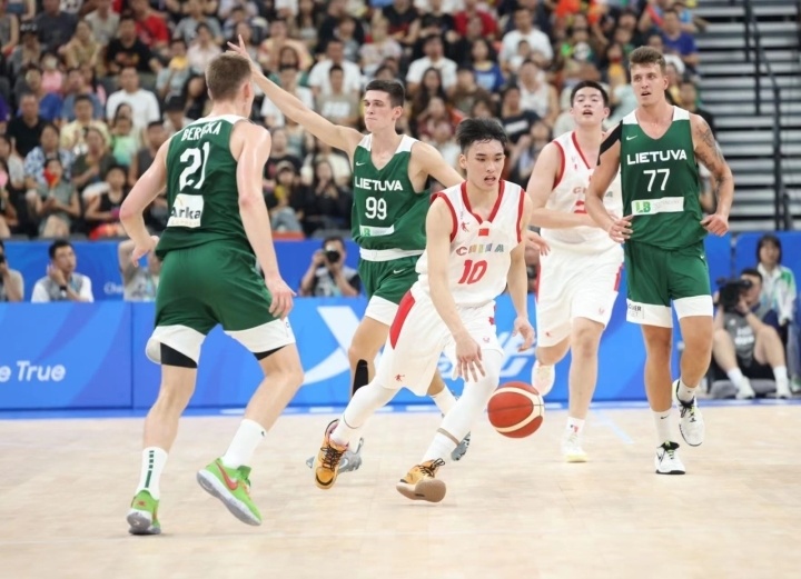 利记官网-贵州男篮获胜在望，球迷热情支持