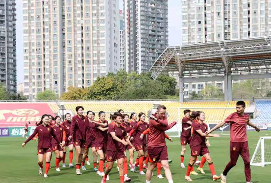 利记-球员们努力训练备战国际女足赛事