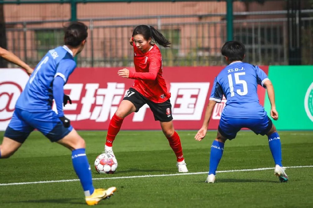 利记-球员们努力训练备战国际女足赛事