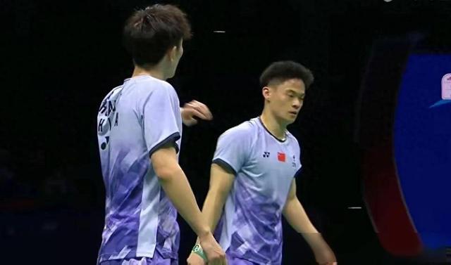 卫冕冠军遭遇强劲挑战,球队大比分失利 卫冕冠军遭遇强劲挑战,球队大比分失利