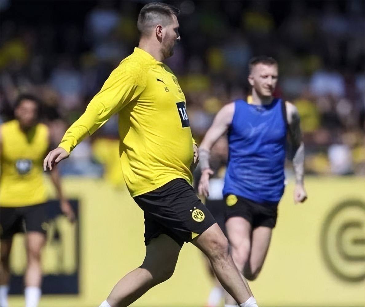 利记平台-多特蒙德后防线失误频频，需加强防守训练