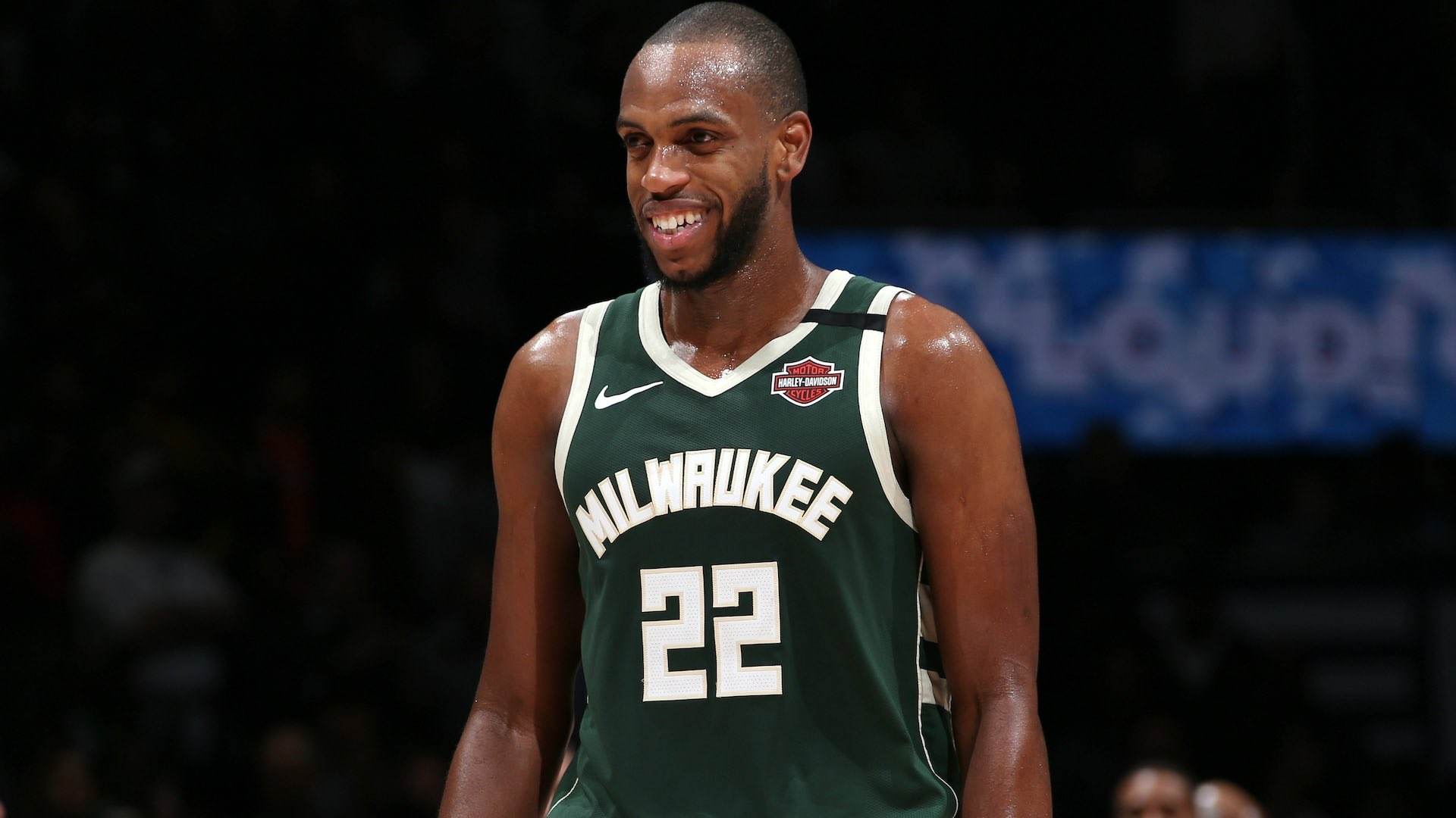 利记官网-雄鹿核心复出，带领球队扭转颓势，重振士气