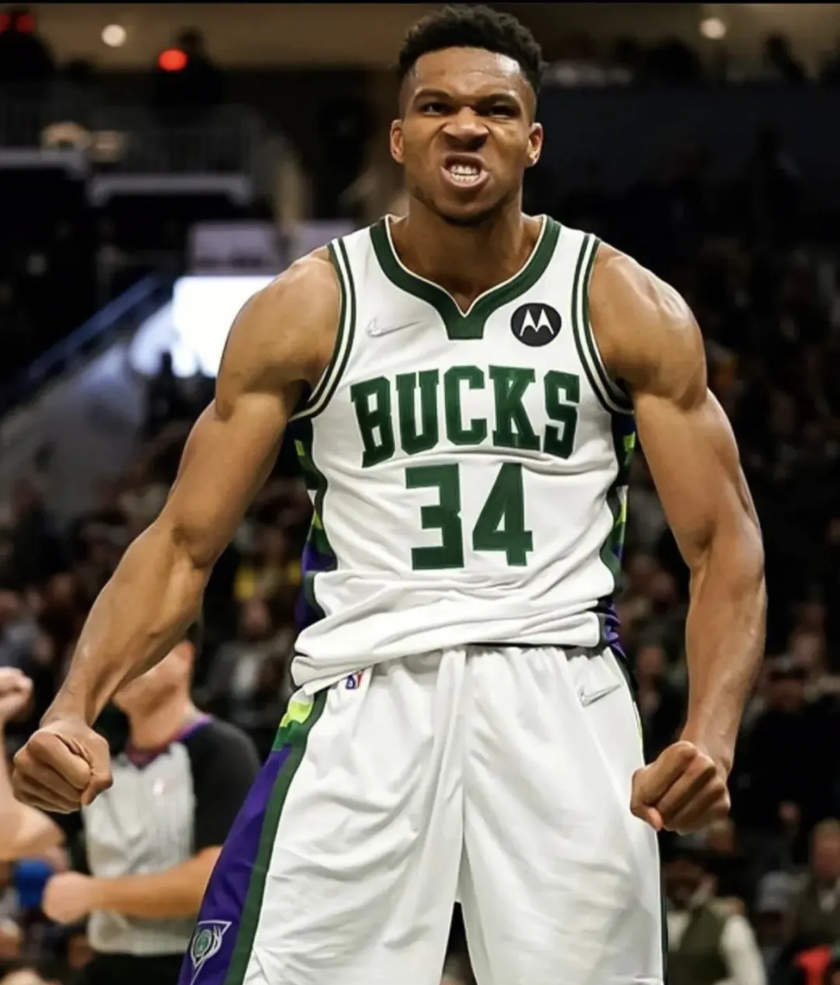 利记官网-雄鹿核心复出，带领球队扭转颓势，重振士气