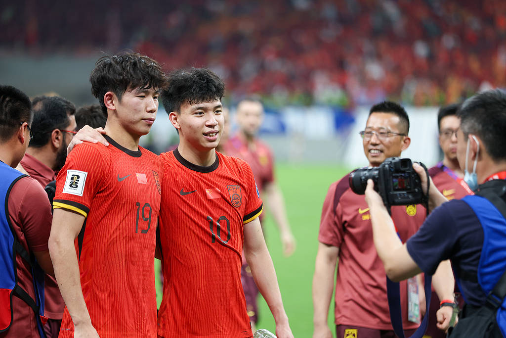 利记官方网站-国内足球联赛强敌对决，谁将占据上风？