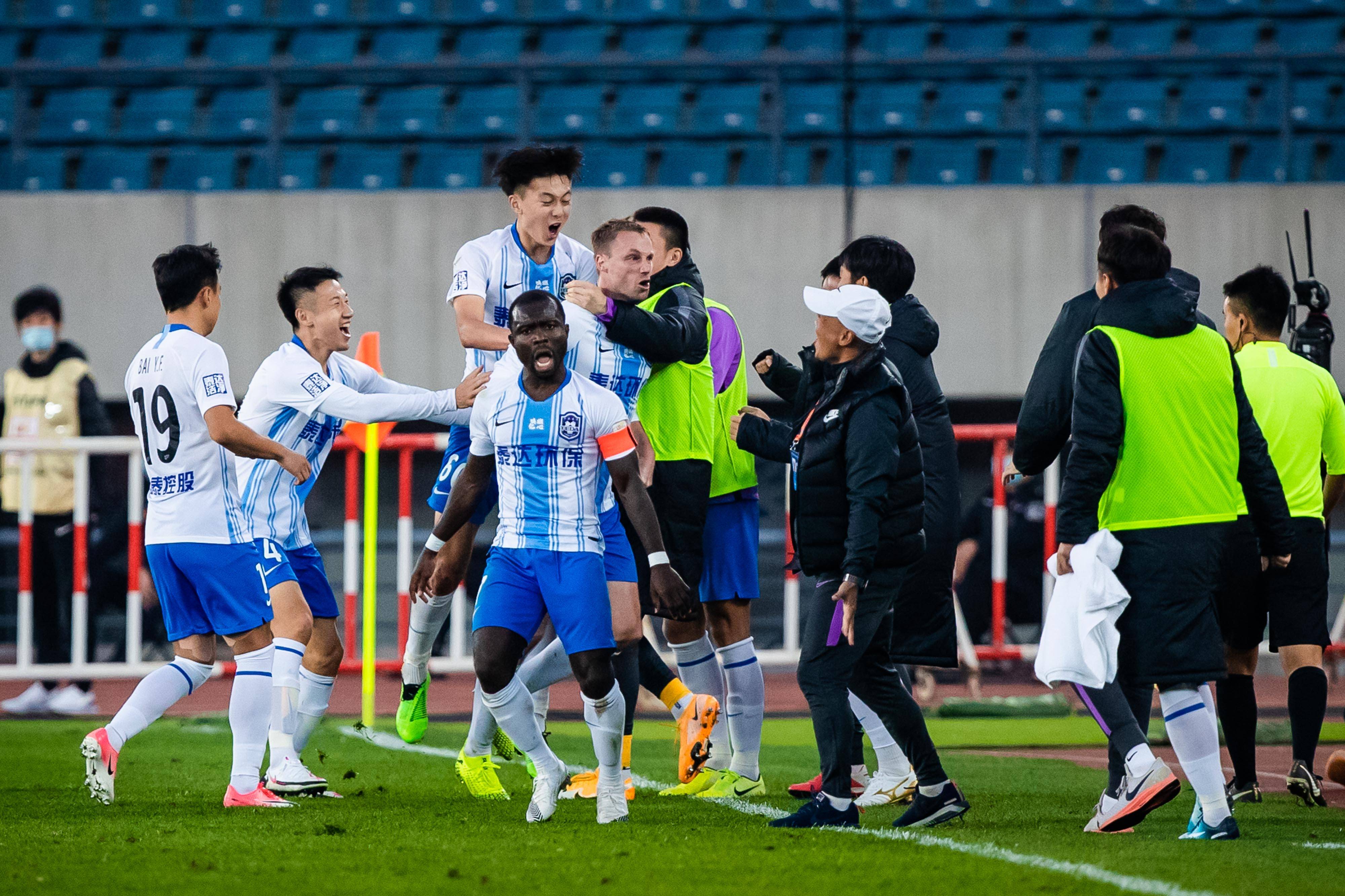 利记官网-深圳佳兆业球员表现突出，取得胜利