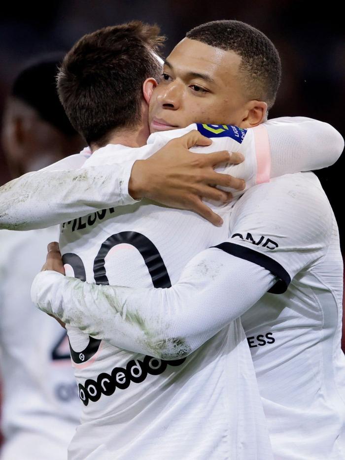 梅西率领巴黎圣日耳曼冲击欧洲杯桂冠