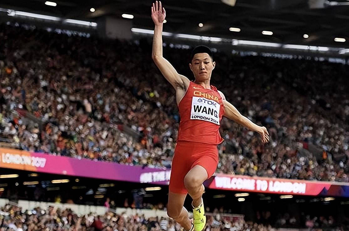 中国小将力挺刷新男子跳远纪录 中国小将力挺刷新男子跳远纪录