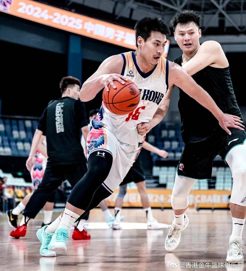 利记官网-福建篮球队全队配合默契战胜青岛队