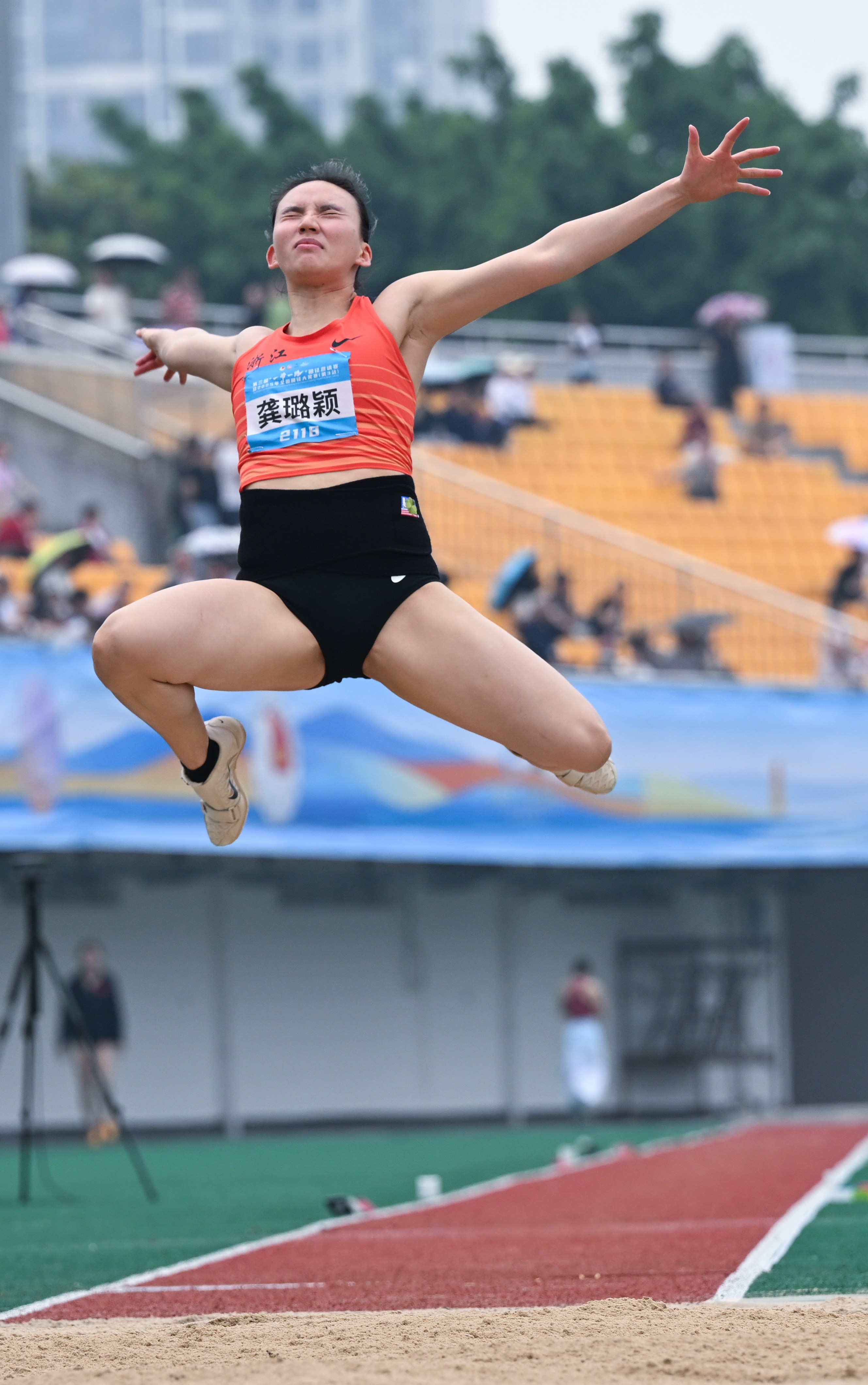 利记官网-澳大利亚运动员斩获跳远冠军，一跃成名