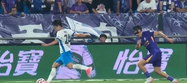利记-中超联赛战况激烈,球员们奋力比拼,场面火爆