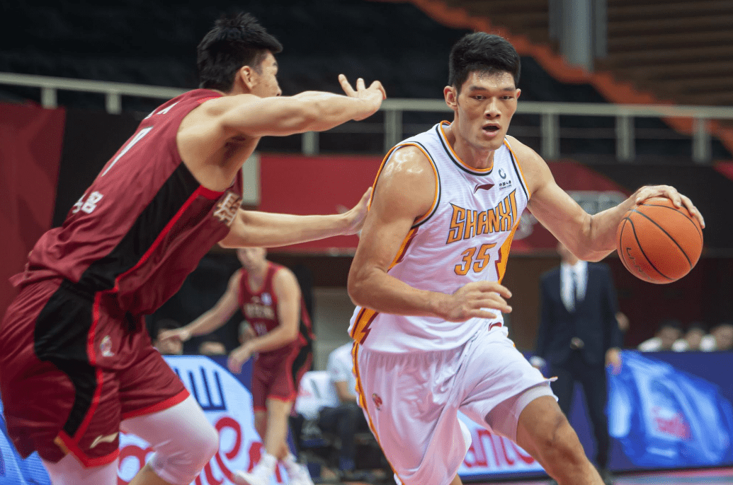 利记平台-基达菲踌躇满志，夺得宝贵三分