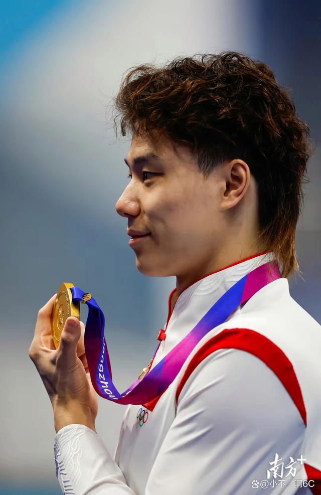 利记-智利游泳选手凭借实力，夺得金牌