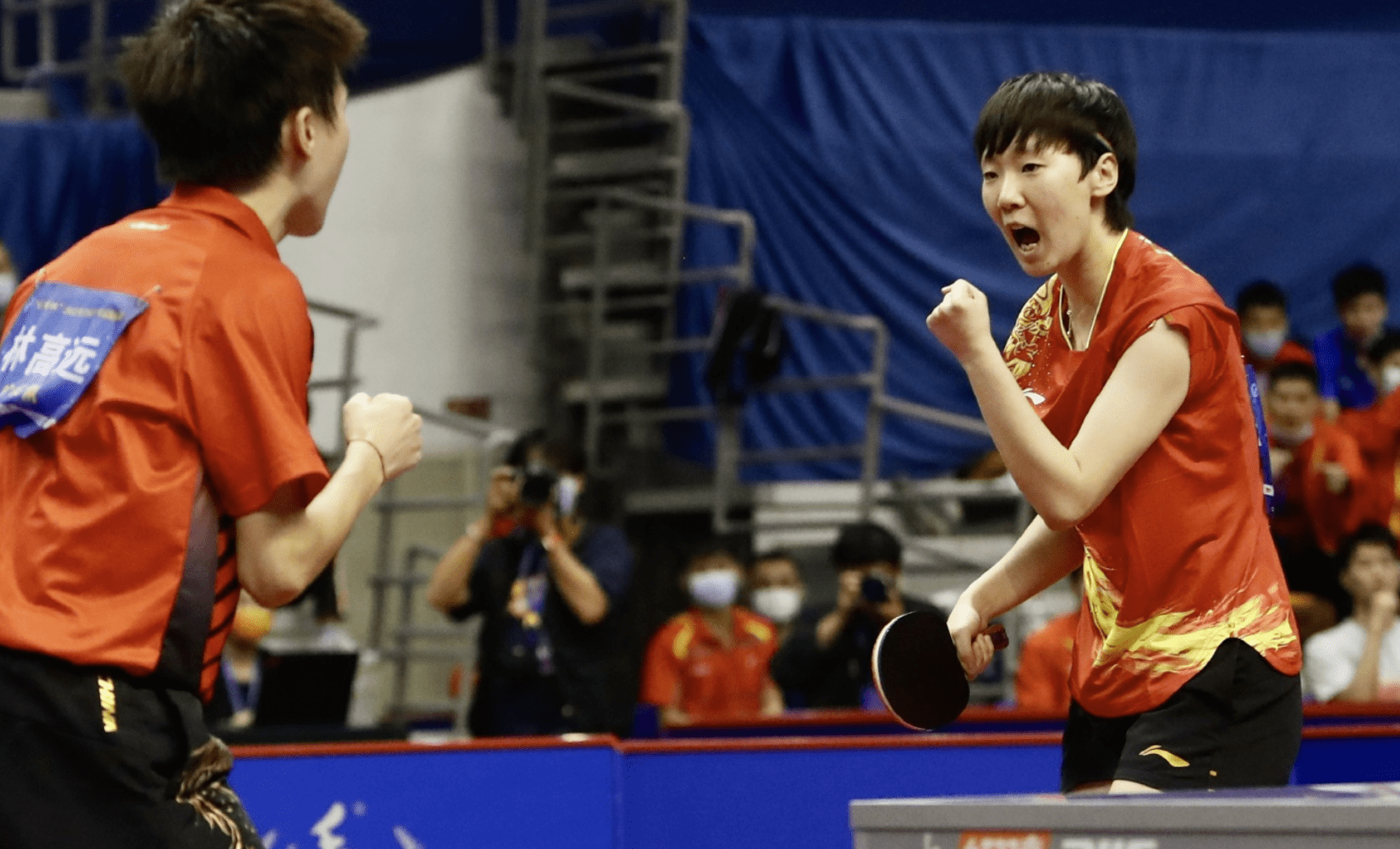 利记平台-巴巴多斯滑雪女将夺冠，金牌加冕