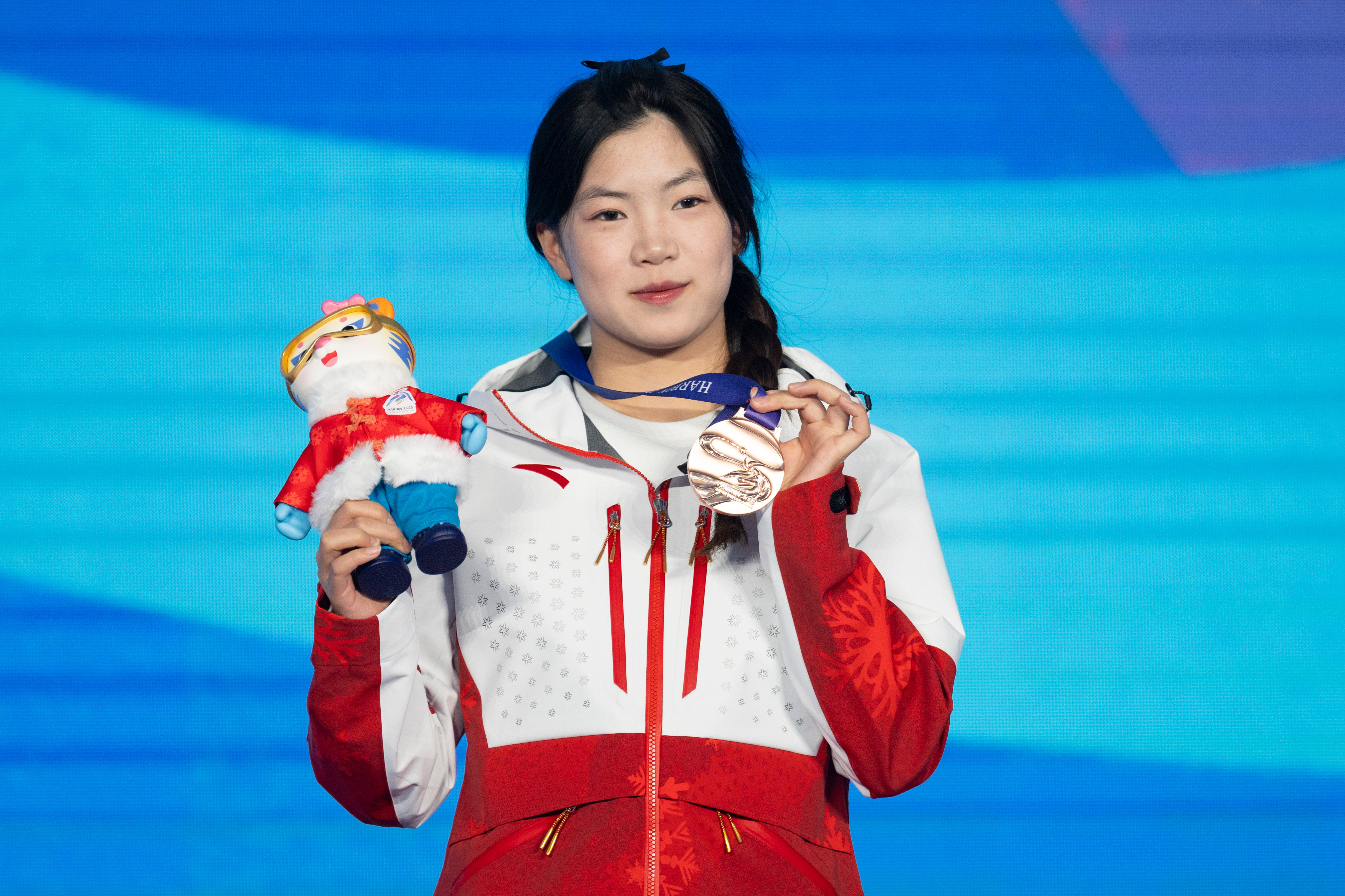 利记平台-巴巴多斯滑雪女将夺冠，金牌加冕