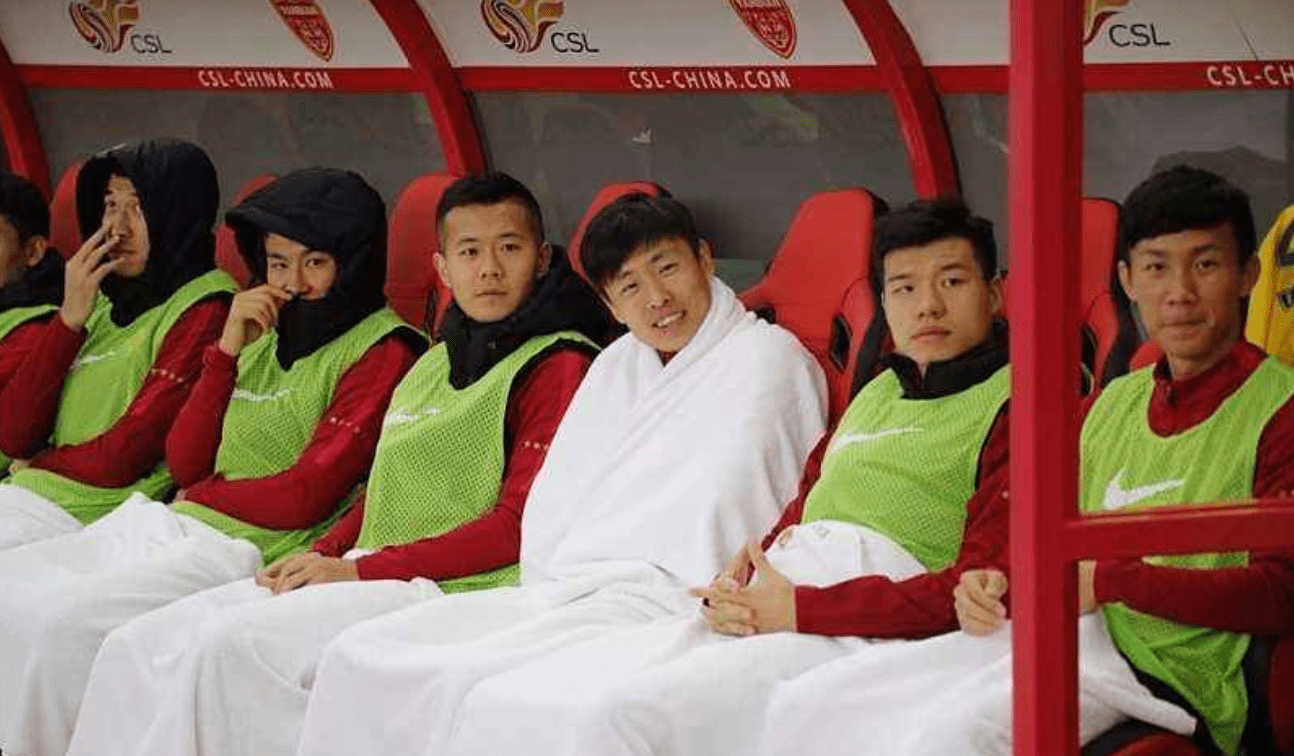 利记官网-顽强备战，球队最终战胜对手抢夺冠军