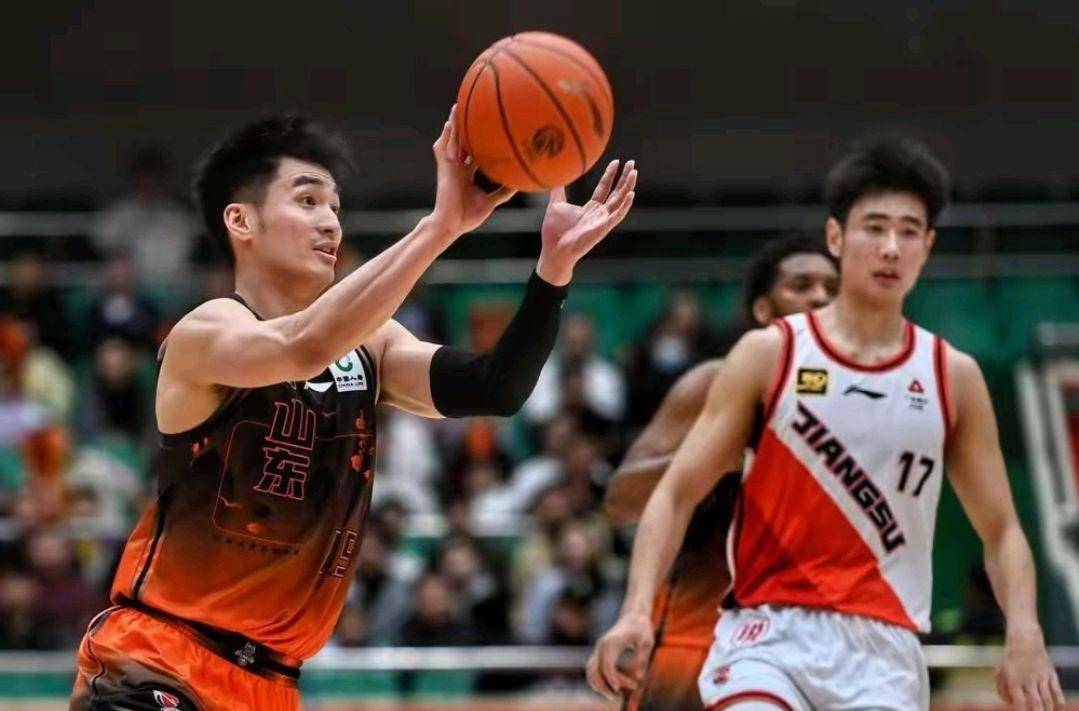 利记-篮球联赛的球员们备战冲刺最终胜利