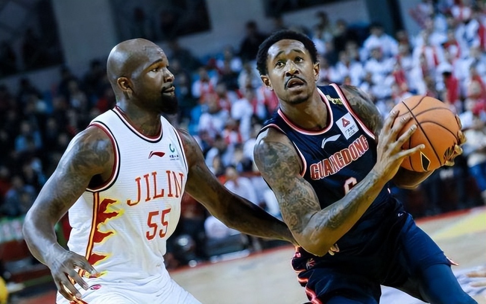 尼斯在勒阿弗昂展开正面对决,胜负难分 尼斯在勒阿弗昂展开正面对决,胜负难分