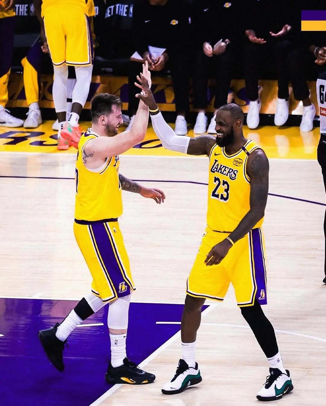 湖人擒下掘金,领先优势扩大 湖人擒下掘金,领先优势扩大