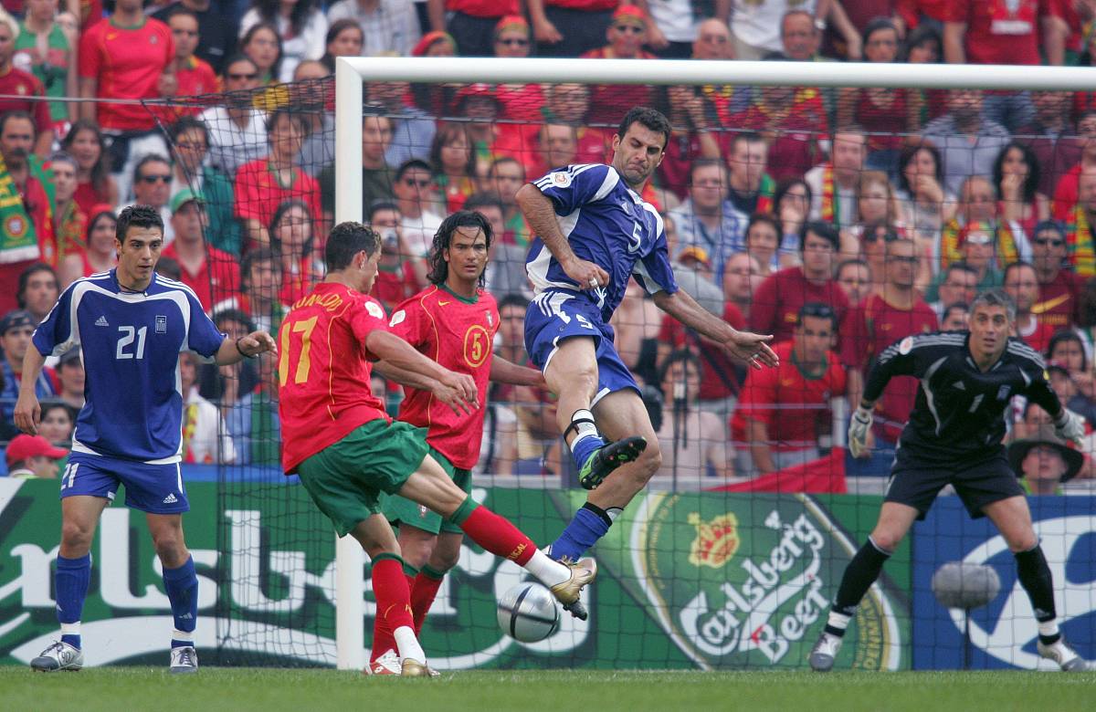 欧洲杯比赛中各队实力对决，争夺晋级机会