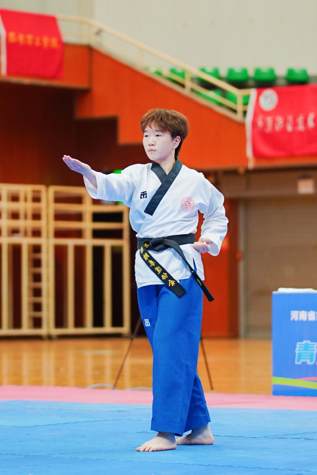 利记官方网站-跆拳道女子比赛擂台，韩国选手实力斩获金牌！