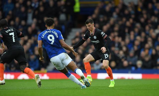 美国队客场大胜世界队,国际赛事领先美国队占先机 美国队客场大胜世界队,国际赛事领先美国队占先机