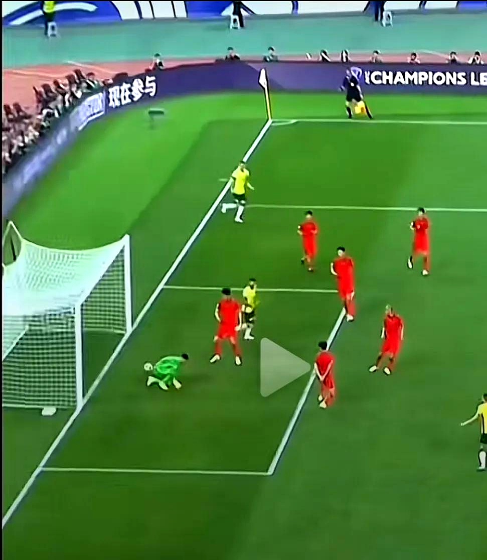 中场大将连续射门得手，锁定胜局！