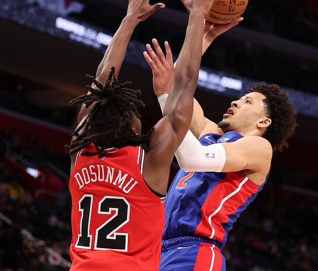 中场大将连续射门得手，锁定胜局！